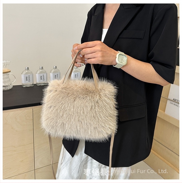 Plüss crossbody kis négyszögletes táska mesterséges róka szőrrel – női táska, magas minőség, könnyű luxus