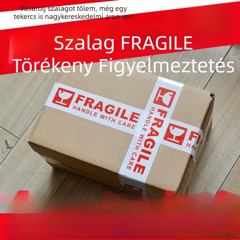 Törékeny csomagoló szalag fehér háttéren piros figyelmeztető felirattal