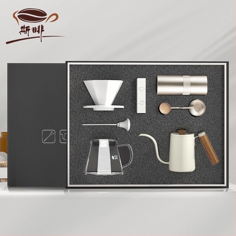 Kézi kávédaráló és pour-over kancsó készlet ajándékdobozban