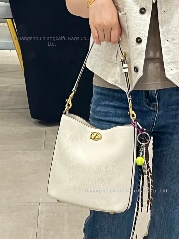 Koujia Willow19 női bucket táska mindennapi használatra, klasszikus monogrammal, sokoldalú viselet váll-on vagy keresztben