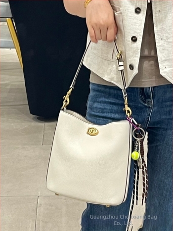 Kou C Willow19 Valódi bőr bucket táska – közepes méretű, váll- és crossbody pánttal