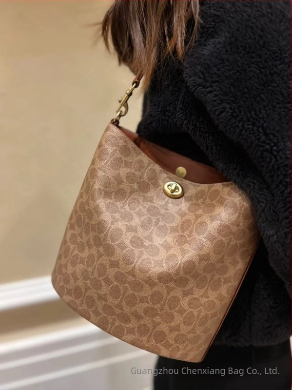 Kou C Willow19 Valódi bőr bucket táska – közepes méretű, váll- és crossbody pánttal