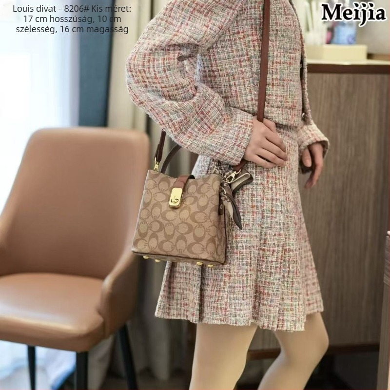 PVC bucket táska, kicsi méretű, crossbody, monogram betűkkel és color-block sállal, városi minimalistát stílus, 2026 tavasz