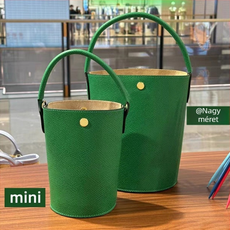 Mini bőr vödörtáska, divatos tavasz–nyári modell, vállon vagy keresztpánttal viselhető, női mindennapi táska