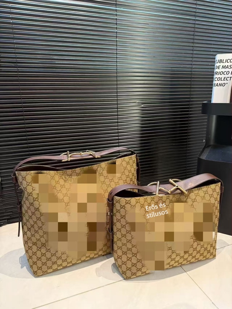 Minimalista két részből álló táskakészlet: nagy kapacitású PVC tote, két vállpánt, mindennapi használatra