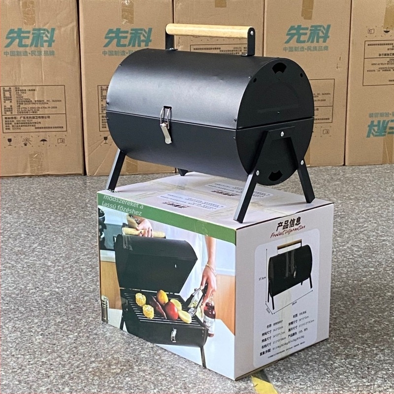 60 cm-es összecsukható hordozható faszenes grillasztal kör alakú fa felülettel, kültéri kempingezéshez