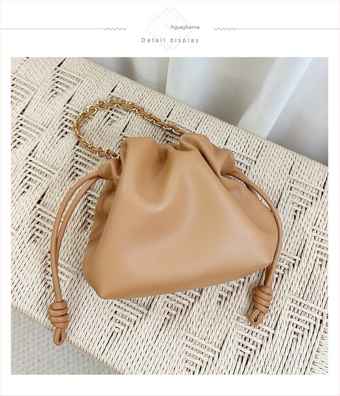 Cloud Bag első réteg marhabőrből húzózsinóros, kis méretű női bőrtáska, crossbody