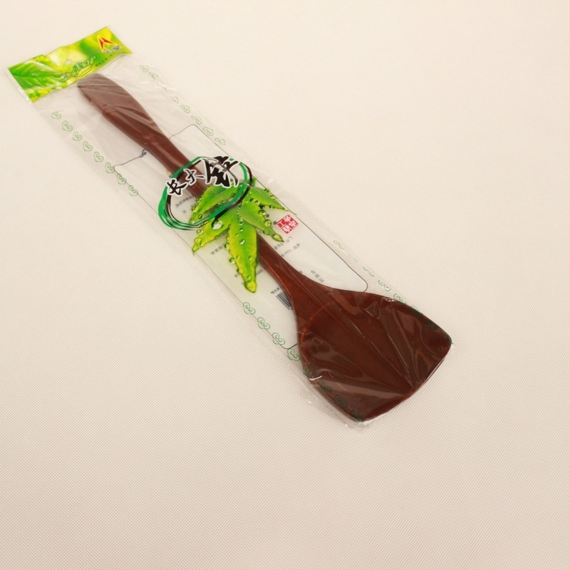 Hosszú nyelű fa spatula nem tapadó serpenyőkhöz – tartós és ízléses konyhai eszköz