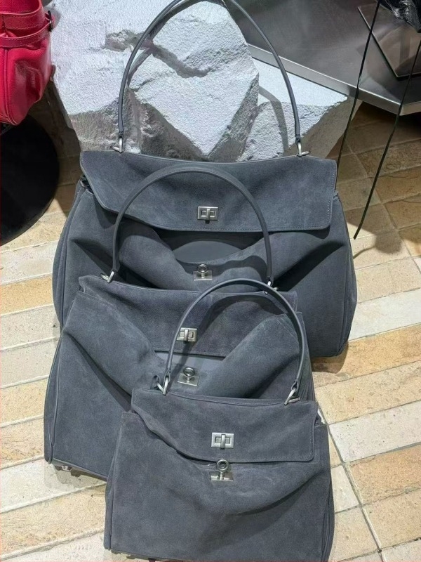 Rodeo Tote – valódi bőrből, matt felület, lezárható, nagy kapacitású, női váll- vagy crossbody Kelly-stílusú táska, 25-ös modell