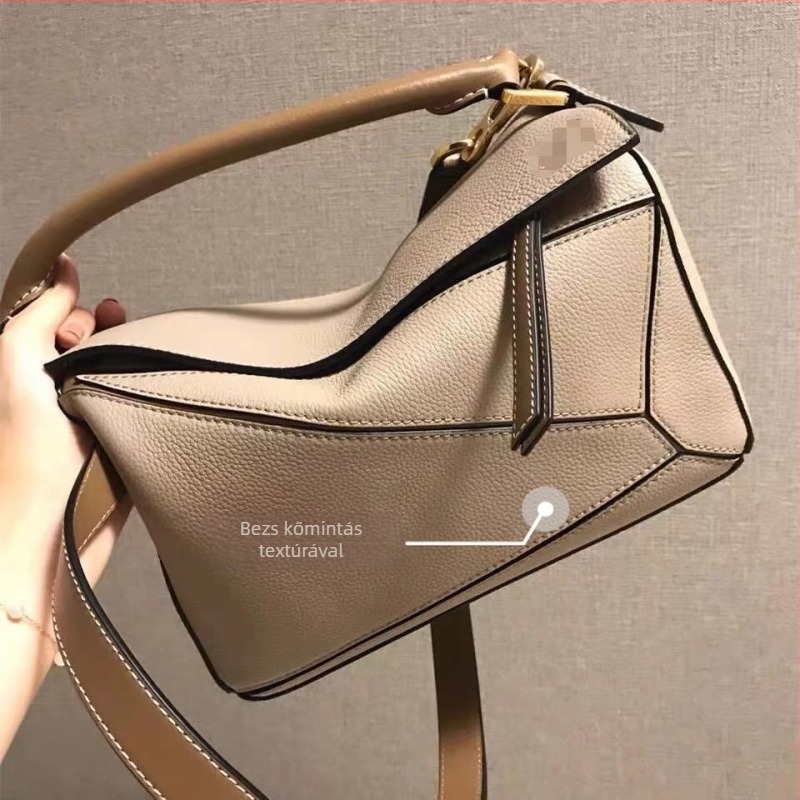 Geometriai mintás mini bőrtáska nőknek — kézben vagy crossbody viselhető, kompakt négyszögletes forma