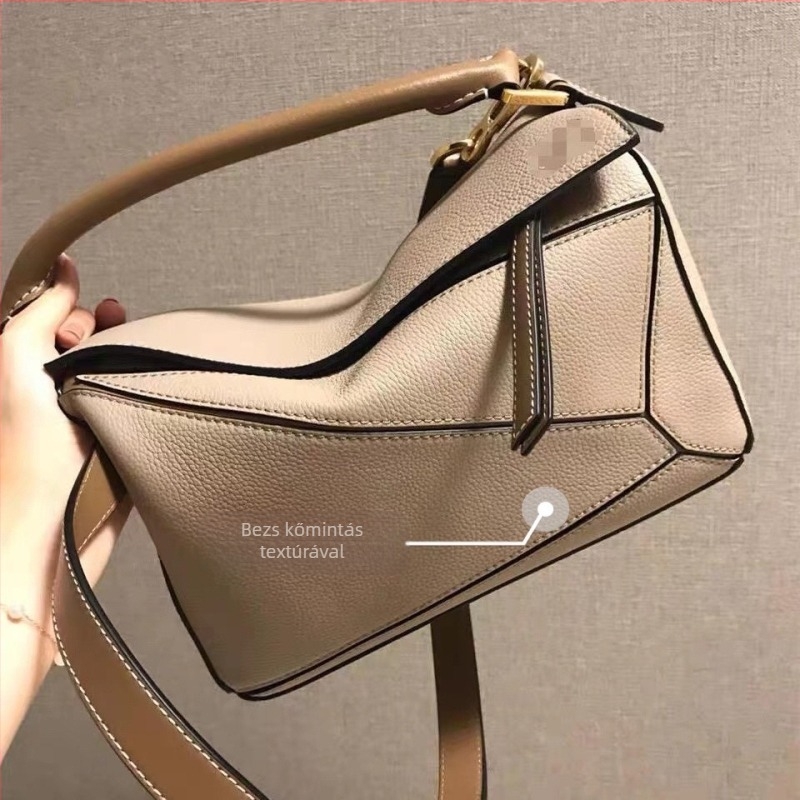 Geometriai mintás mini bőrtáska nőknek — kézben vagy crossbody viselhető, kompakt négyszögletes forma