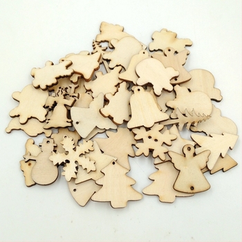 32 mm-es fa karácsonyi dekoratív darabkák, kevert formák, DIY fa kézműves projektekhez, 50 darabos csomag.