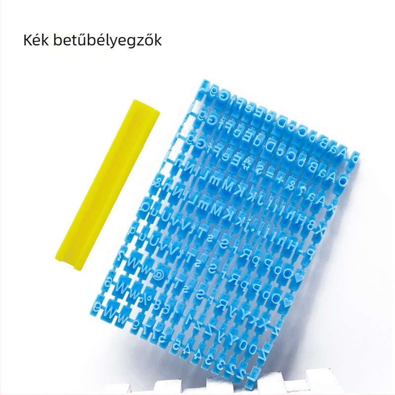 DIY sütéshez: szám- és betűlenyomatokkal ellátott süti- és tortaformák