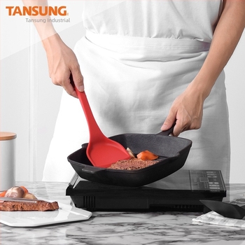 Hőálló hosszú nyelű szilikon spatula, tapadásmentes serpenyőkhöz