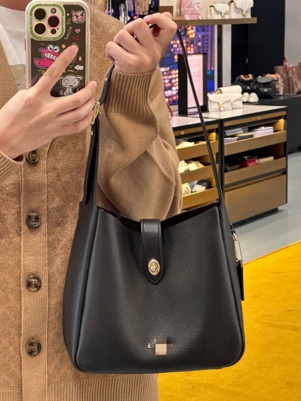 Koujia Hadley bucket bag 2025 – Nagy kapacitású bucket táska mindennapi használatra, váll- vagy keresztpántos, női táska ajándékdobozban