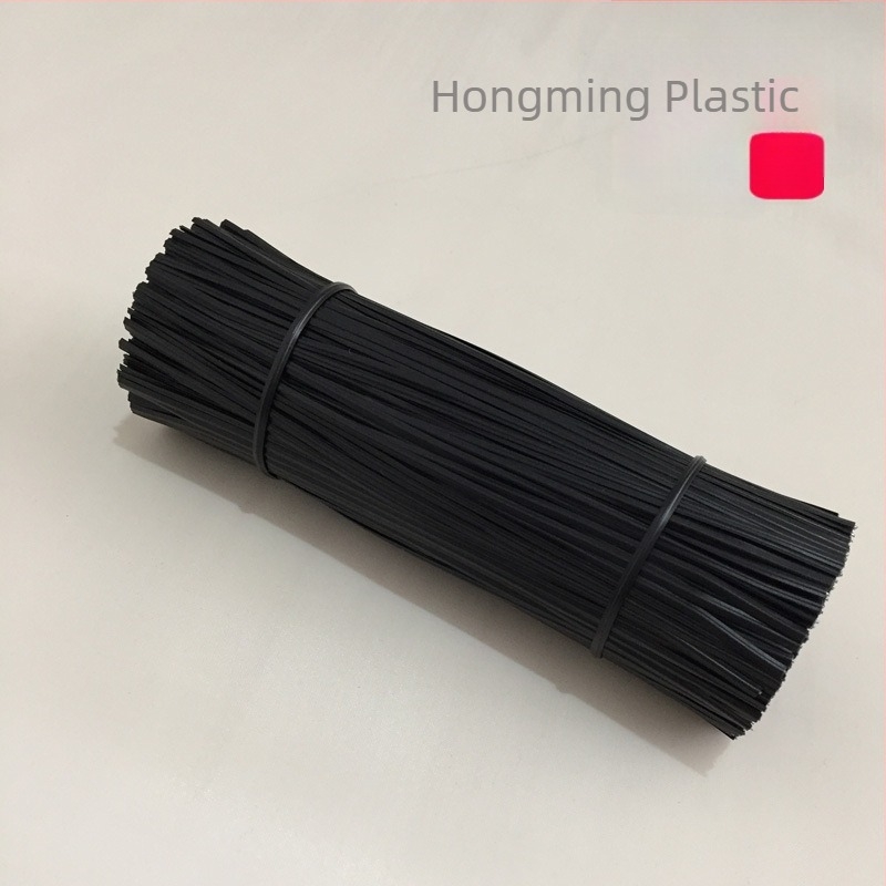 PVC bevonat galvanizált vasdrót, 10 cm hosszú, ipari és mezőgazdasági kötözéshez.