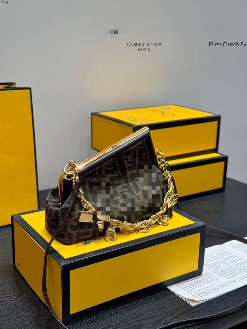 Valódi bőrből készült clutch táska, sokoldalú esti táska, felhő alakú dizájnnal és zárómechanizmussal, egy vállon átvethető crossbody