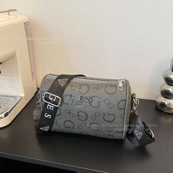 Női crossbody táska cilindrikus formával, PU bőr, közepes méret, cipzáras zárás, poliészter bélés, belső zseb, mindennapi használatra, márka nélküli, betűkkel mintázva európai/amerikai stílusban, téli 2025 megjelenés