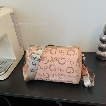 Női crossbody táska cilindrikus formával, PU bőr, közepes méret, cipzáras zárás, poliészter bélés, belső zseb, mindennapi használatra, márka nélküli, betűkkel mintázva európai/amerikai stílusban, téli 2025 megjelenés