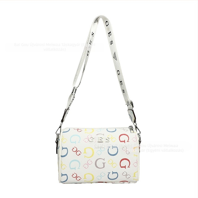 Női crossbody táska cilindrikus formával, PU bőr, közepes méret, cipzáras zárás, poliészter bélés, belső zseb, mindennapi használatra, márka nélküli, betűkkel mintázva európai/amerikai stílusban, téli 2025 megjelenés