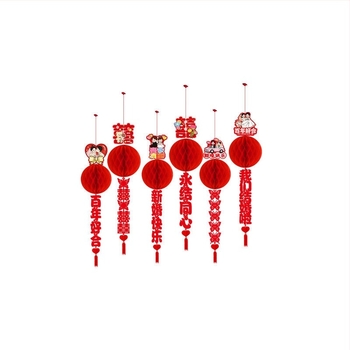 Papírlámpás méhsejt mintával, dupla boldogság szimbólummal – esküvői dekoráció a nappaliba és a mennyezetre