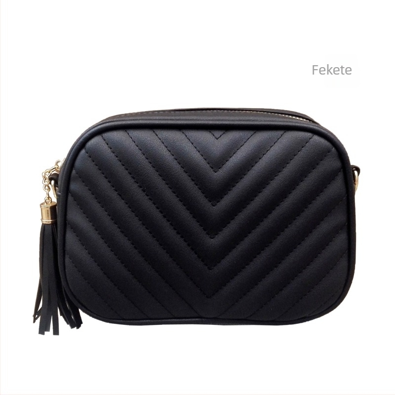 Női crossbody táska láncos vállpánttal, hímzett bojtokkal, PU anyagból, kis négyzetes kivitel