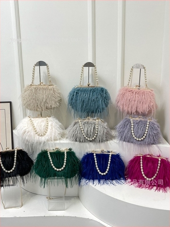 Plüss női crossbody táska bojtokkal és gyöngylánccal, tündér-stílusú