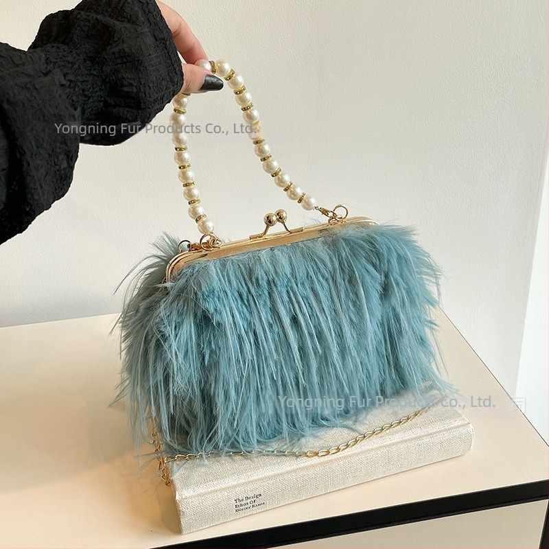 Plüss női crossbody táska bojtokkal és gyöngylánccal, tündér-stílusú