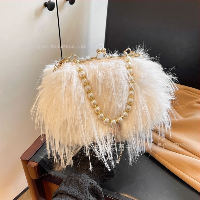 Plüss női crossbody táska bojtokkal és gyöngylánccal, tündér-stílusú