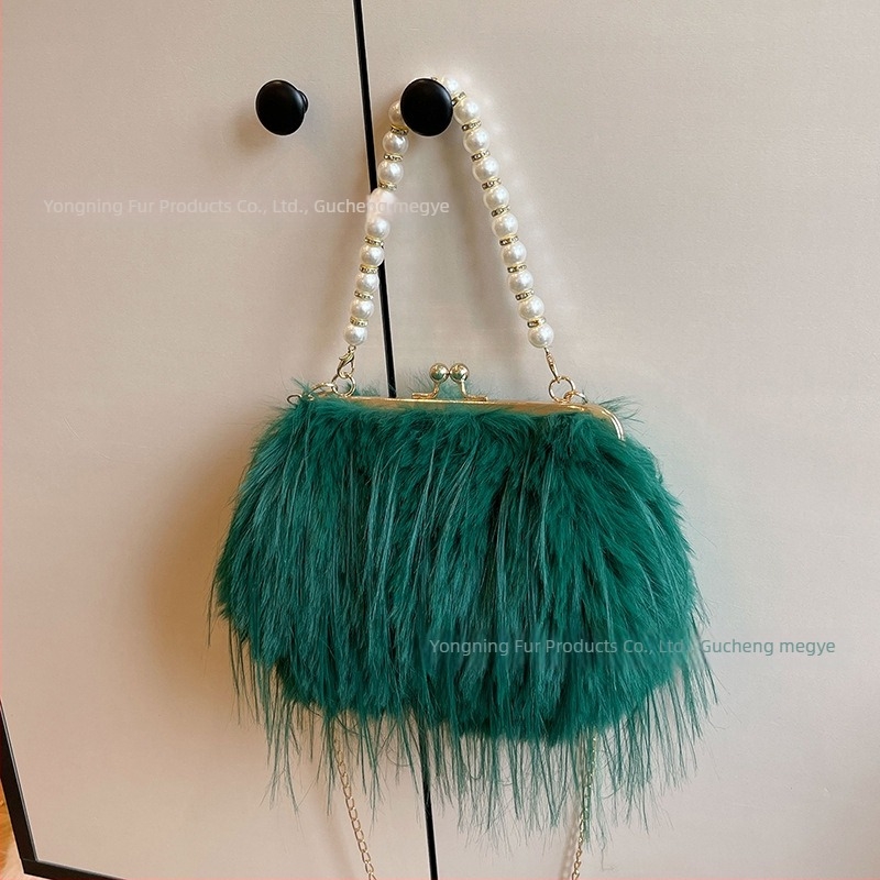 Plüss női crossbody táska bojtokkal és gyöngylánccal, tündér-stílusú