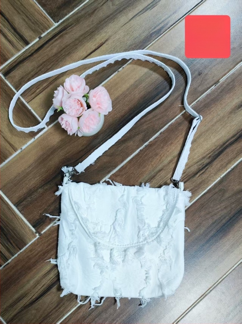Tie-dye etnikus stílusú nagy kapacitású tote táska nőknek, fehér-kék bojtokkal a vállon, divatos és sokoldalú