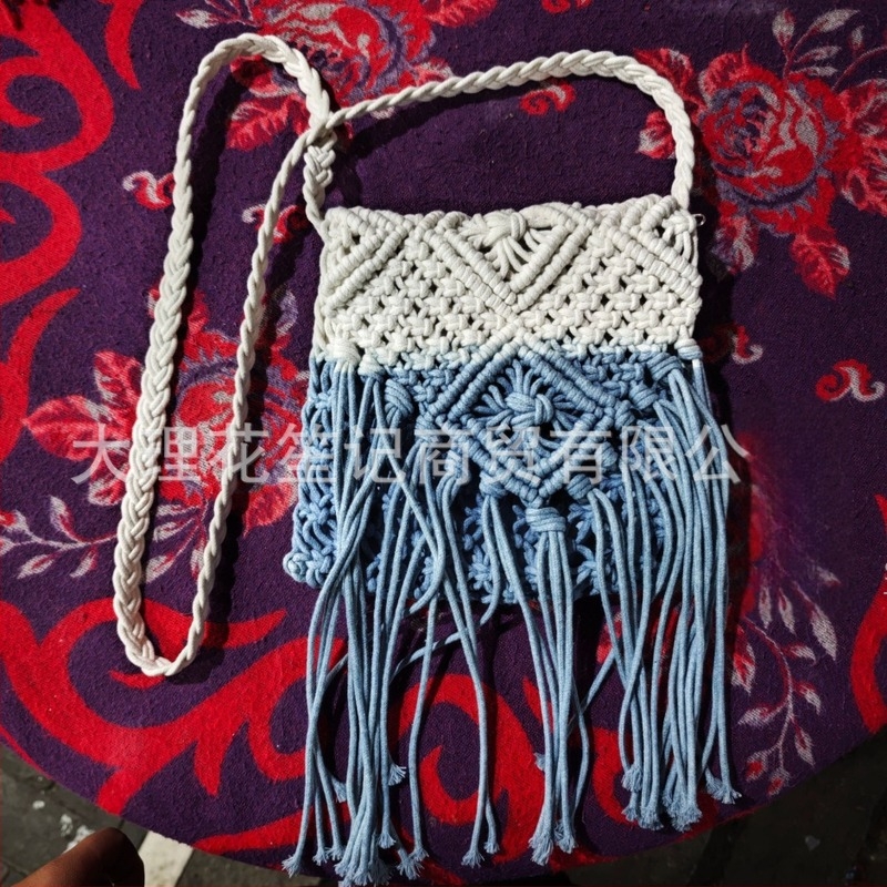 Művészi, lazább utazótáska vállon, kék-fehér batik mintával, fonott üreges dizájn, vászon, nagy méretű női táska