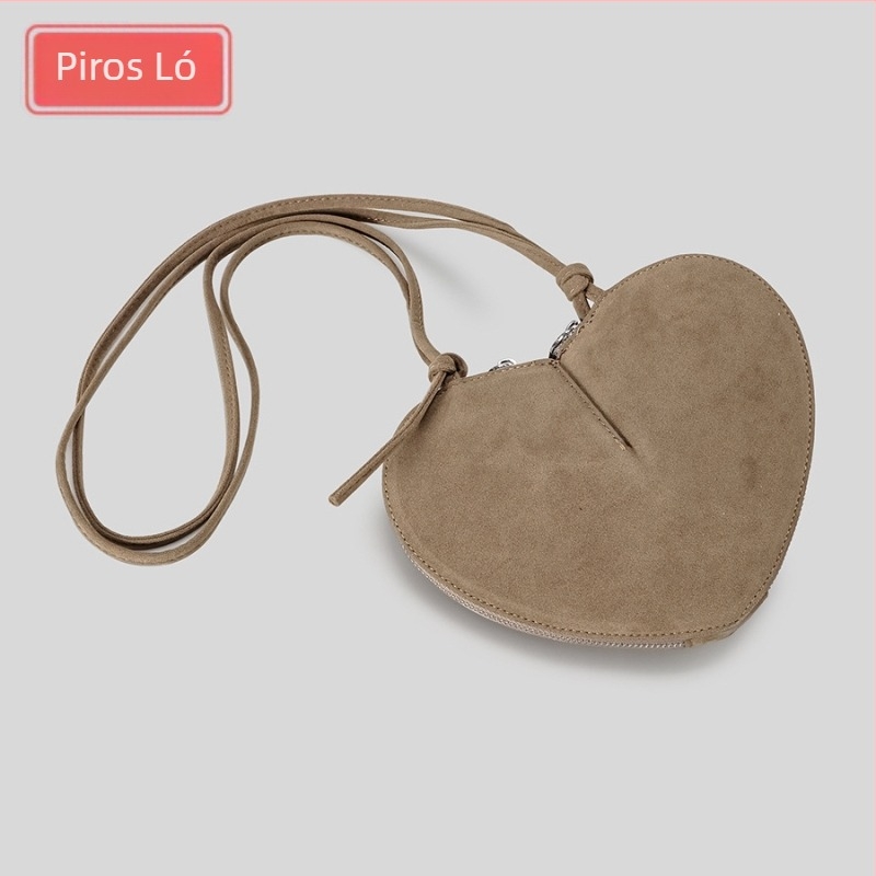 Szív alakú PU táska szegecsekkel, vállon vagy crossbody, kicsi méret, városi minimalist stílus, 2025 ősz