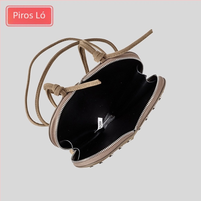 Szív alakú PU táska szegecsekkel, vállon vagy crossbody, kicsi méret, városi minimalist stílus, 2025 ősz