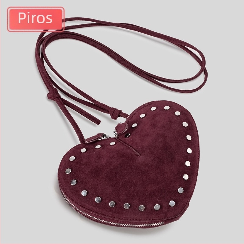 Szív alakú PU táska szegecsekkel, vállon vagy crossbody, kicsi méret, városi minimalist stílus, 2025 ősz