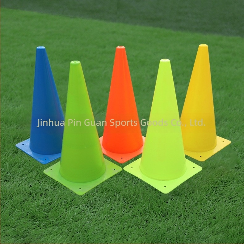 38 cm-es futball-edzésjelző vödör négyszögletes alappal, többfunkciós edzésakadály puha anyagból