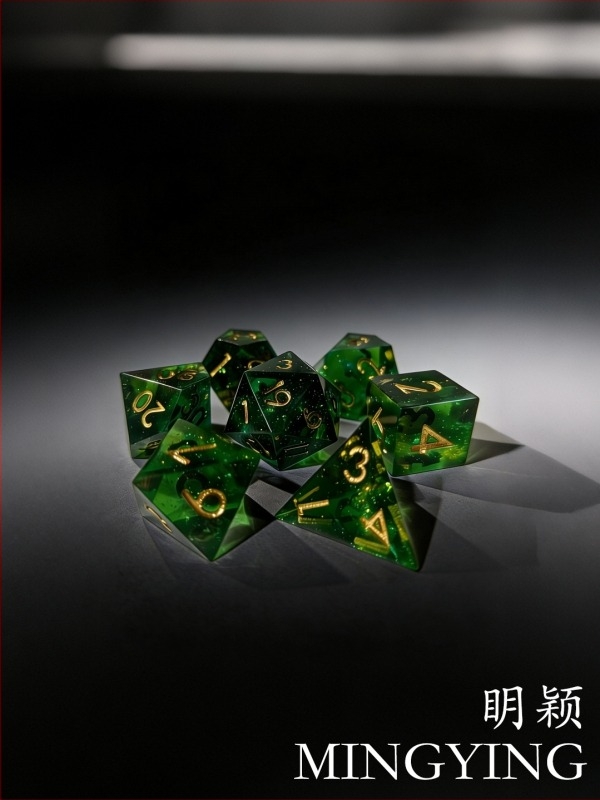 Dungeons & Dragons dobókocka készlet, fenyőzöld fluorittal, DND többoldalas dobókockák, 7 darabos készlet