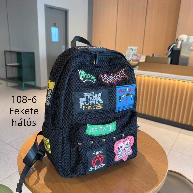 Európai– Amerikai punk stílusú hátizsák patchworkkel és szegecsekkel, nagy kapacitású, alkalmas diákok számára