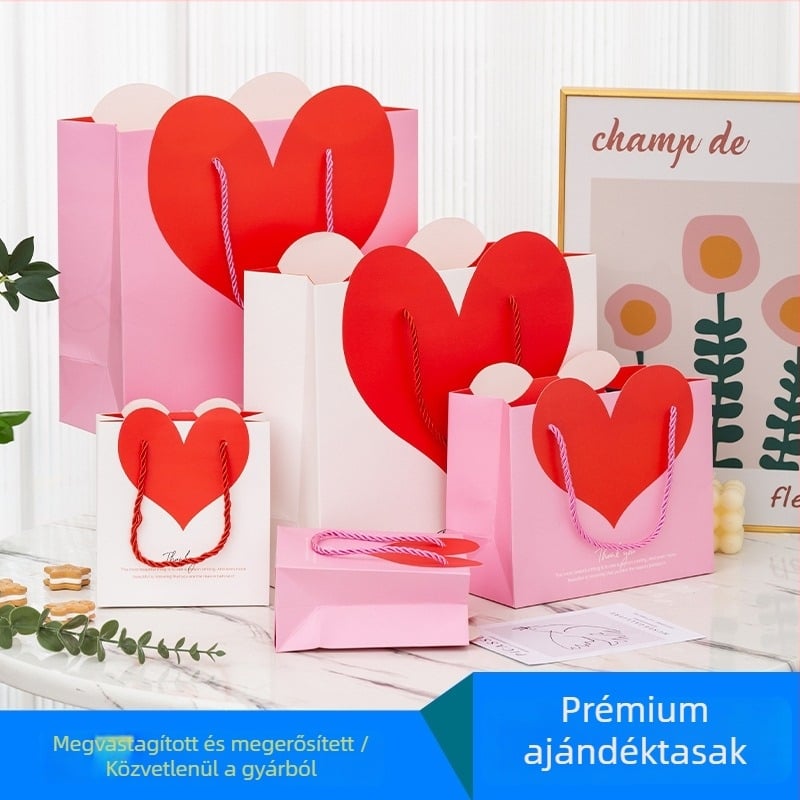 Egyszerű és elegáns laminált ajándéktáska szív alakú