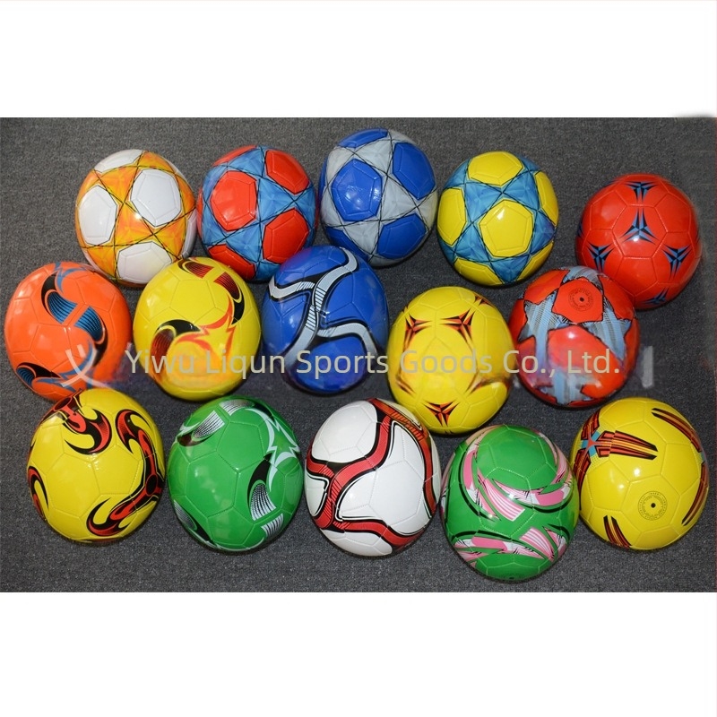 PVC futball-labda, gépi varrással, méret 5, ifjúsági edzésekhez és iskolai mérkőzésekhez