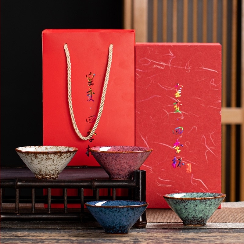 Japán stílusú porcelán teáskészlet ajándékdobozzal – tartalmaz teáscsészéket, kóstolócsészét és teás tálakat