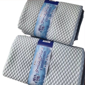 Japán-stílusú hűsítő bab alakú ágymatrac, rugalmas jacquard szövésű, jégselyem érzetű, vékony masszázspárna