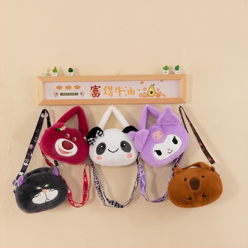 Plüss crossbody táska – claw machine ihletésű baba