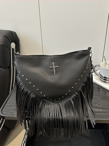 Őszi 2025 szegecses PU bőr crossbody női táska