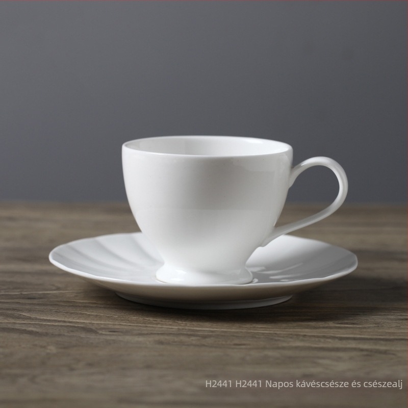 Porcelán kávéscsésze és aljával készlet, fehér, európai minimalista stílusú latte kávéscsésze, testreszabható logóval