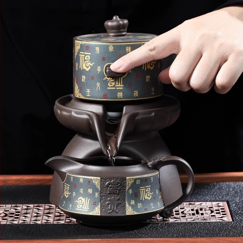 Gongfu teáskészlet lila agyag teáskannával és kőőrlős kivitelű teáskészlettel, kerámiatálca a csomag része, modern minimalist dizájn