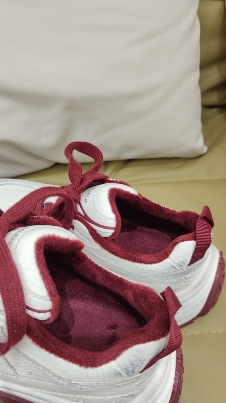 Női valódi bőrből készült vintage kopott hatású edzőcipő, téli fleece-béléssel, fehér, vastag talppal
