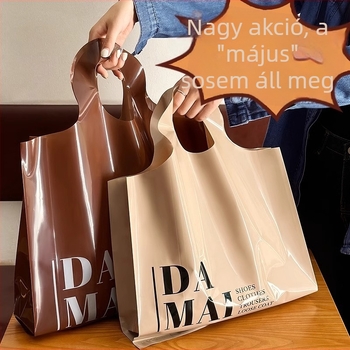 Prémium műanyag bevásárló táska ruházati bolt számára, női csomagoló táska — vastagított, elegáns és minimalist dizájn, méretek: nagy 43×55 cm, közepes 38×49 cm, kicsi 30×39 cm.