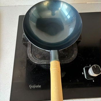 Mini vas wok bevonat nélkül, egy személyes adaghoz, tojás sütésére, bébiétel készítéséhez