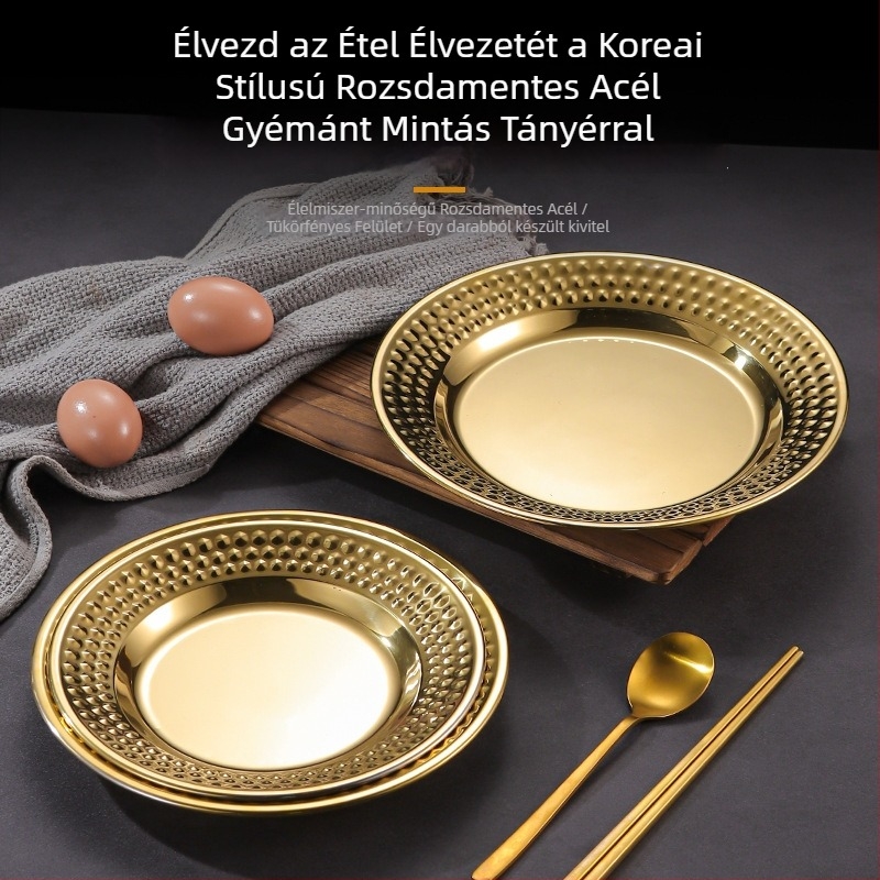 Rozsdamentes acélból készült, texturált felületű kör alakú tál, arany színű, vékony kivitel, snackek és desszertek számára; mikrohullámú sütőben használható; modern dizájn